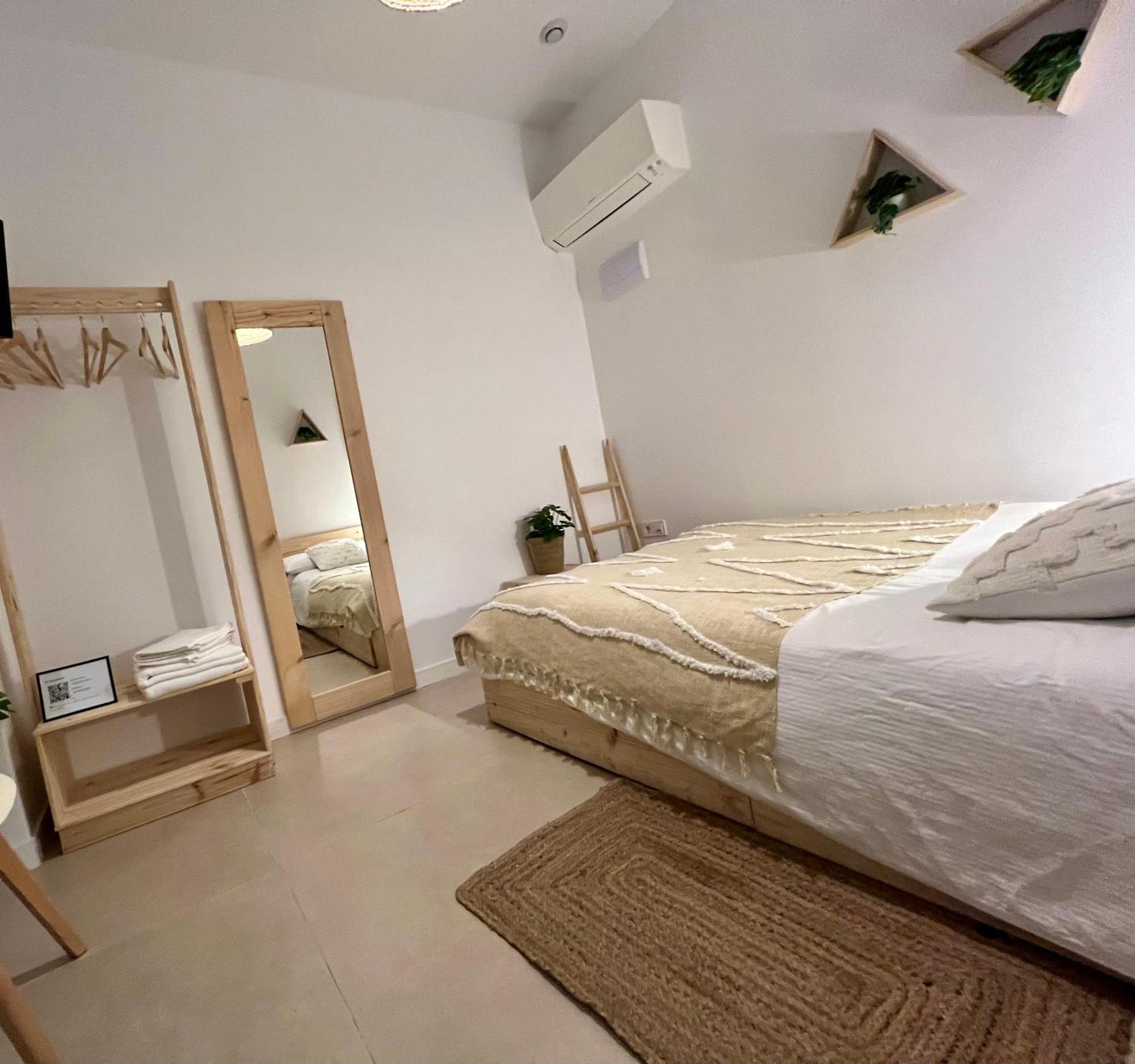 Hotel Nina Mala Valenza Esterno foto